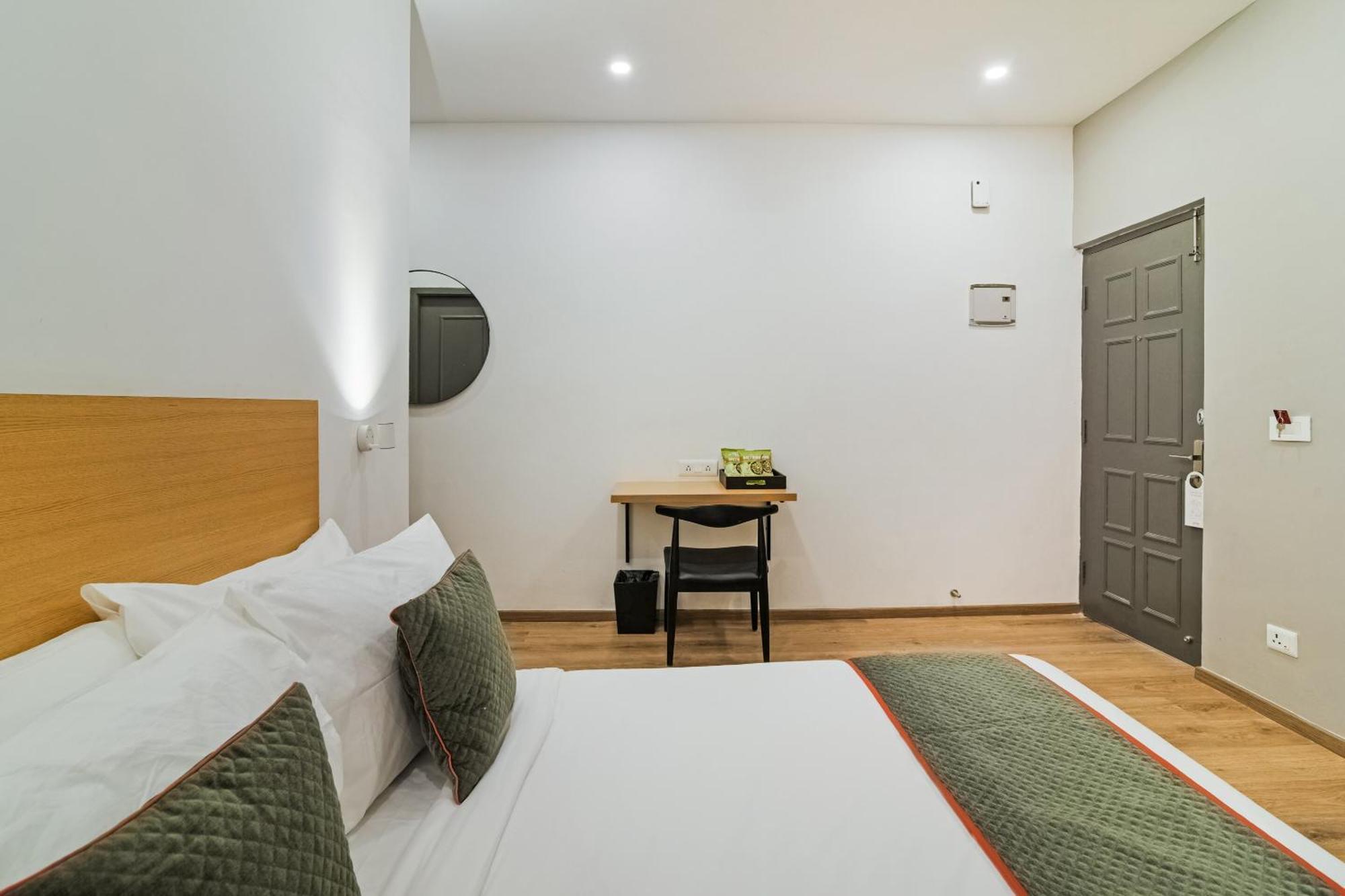 Super Townhouse Xotel Ченнаи Экстерьер фото