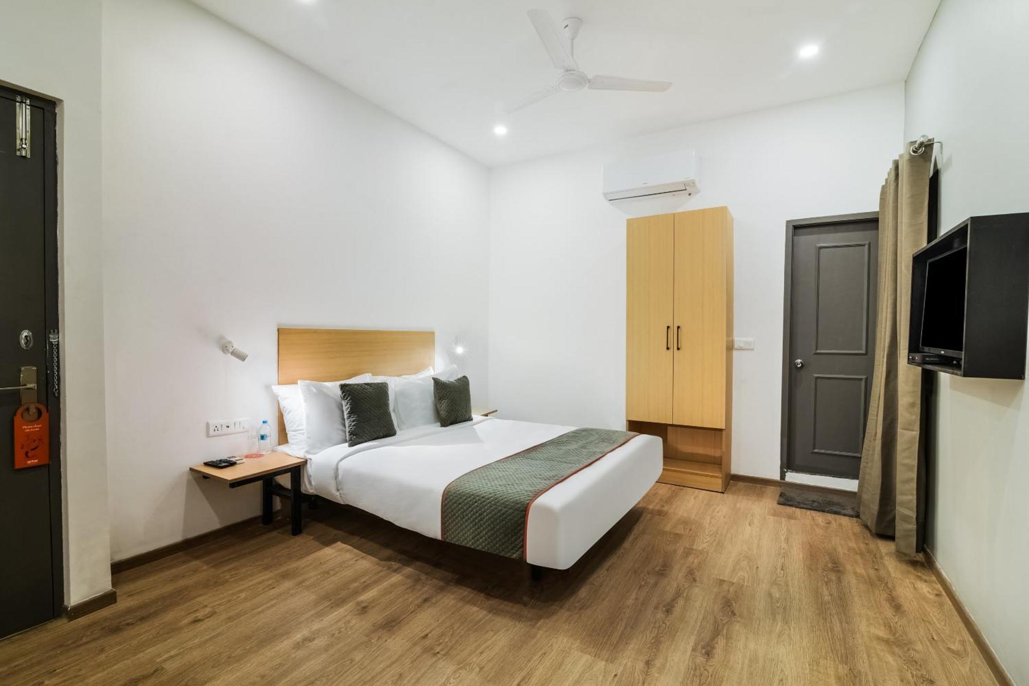 Super Townhouse Xotel Ченнаи Экстерьер фото